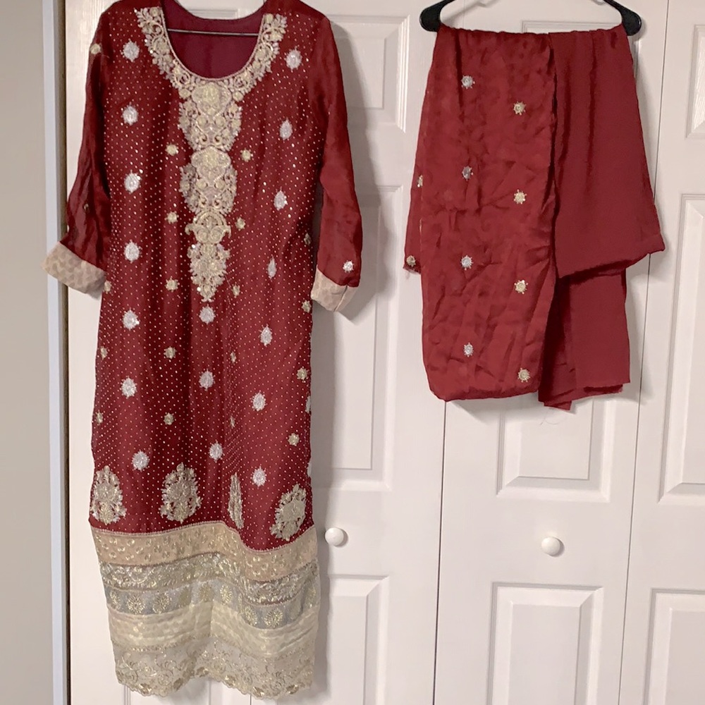 Deep Red Pakistani Shalwar Kameez - Picture 3 of 4